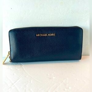 Michael Kors EUC Navy Blue Pebble Leather Wristlet